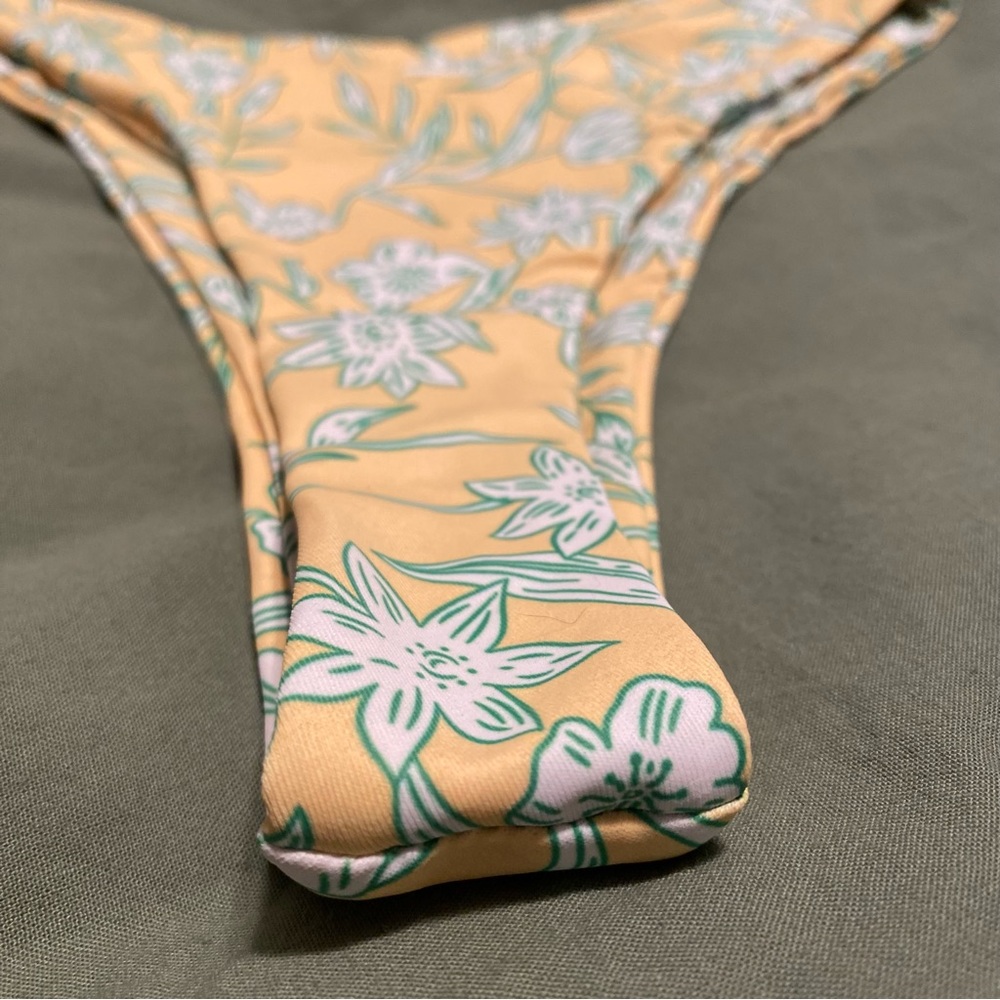 Thong bikini bottom